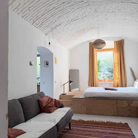 Апартаменти Lilly's Calm Souterrain With Garden *